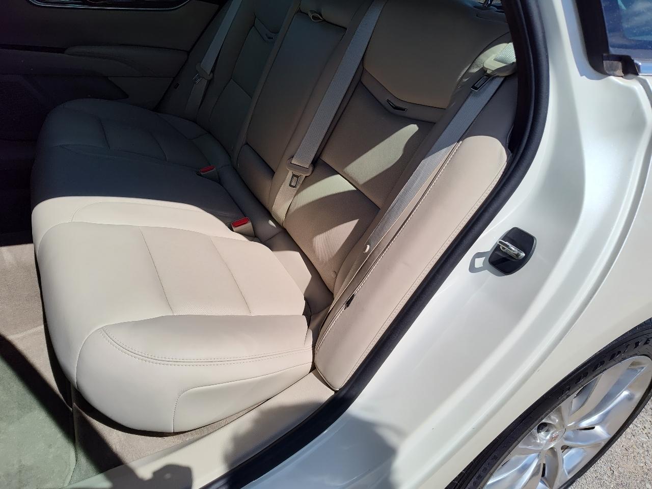 Cadillac XTS 4dr Sdn Luxury FWD 2013