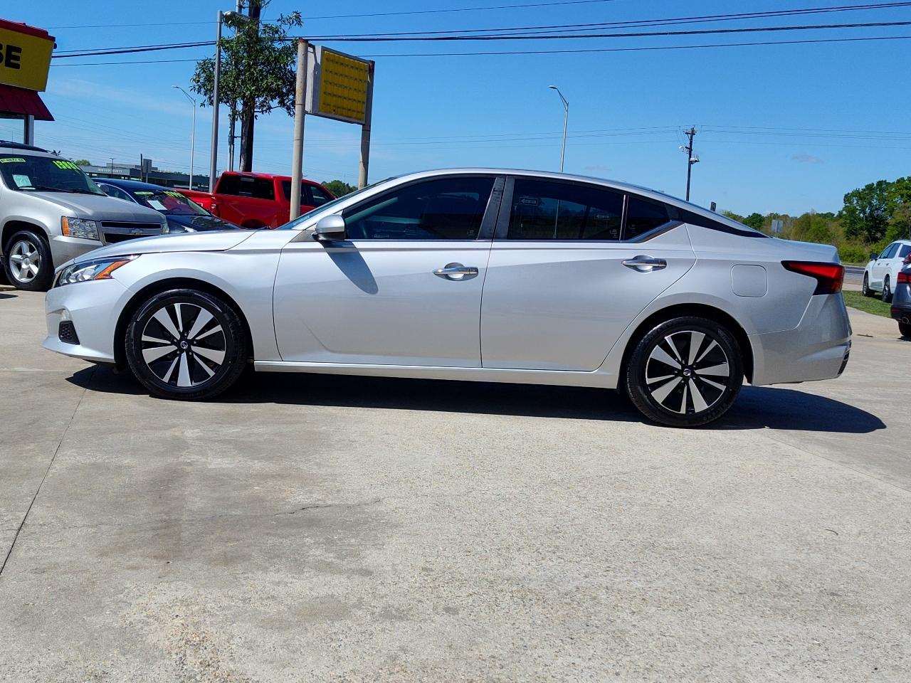Nissan Altima 2.5 SV Sedan 2021