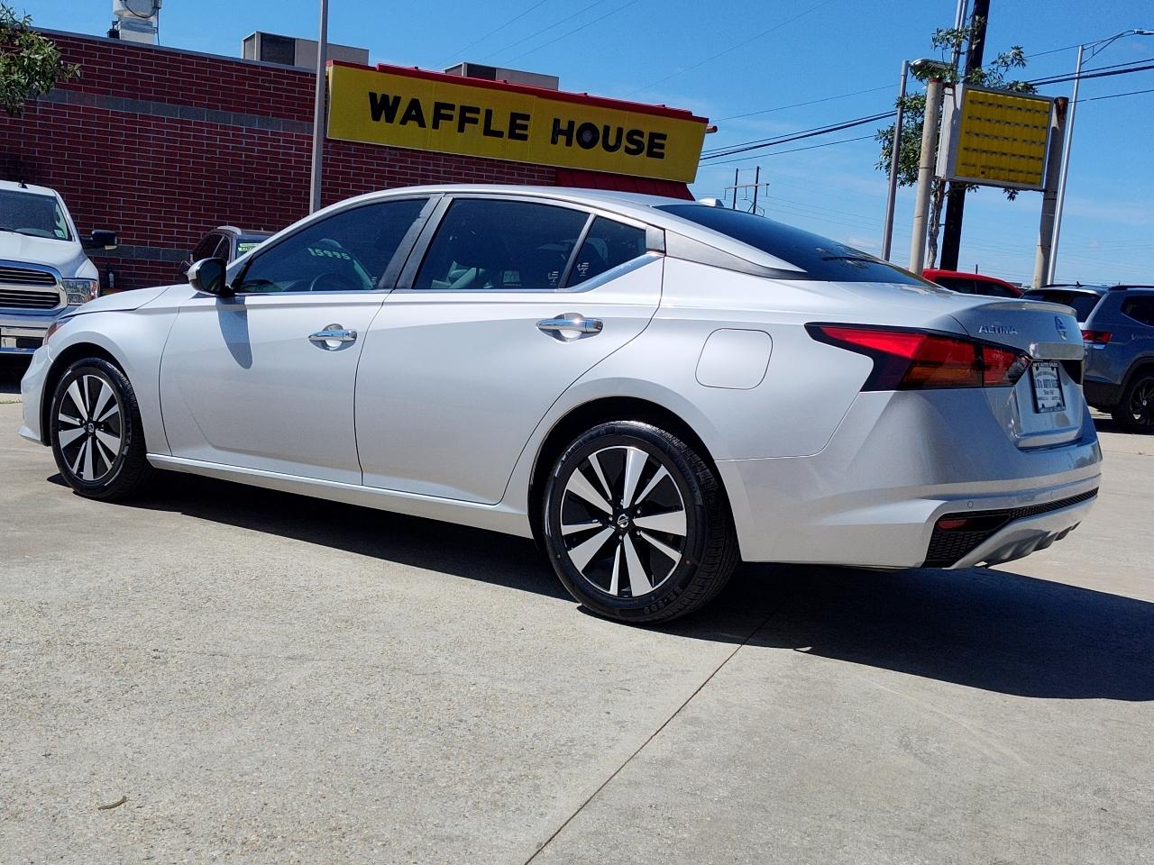 Nissan Altima 2.5 SV Sedan 2021