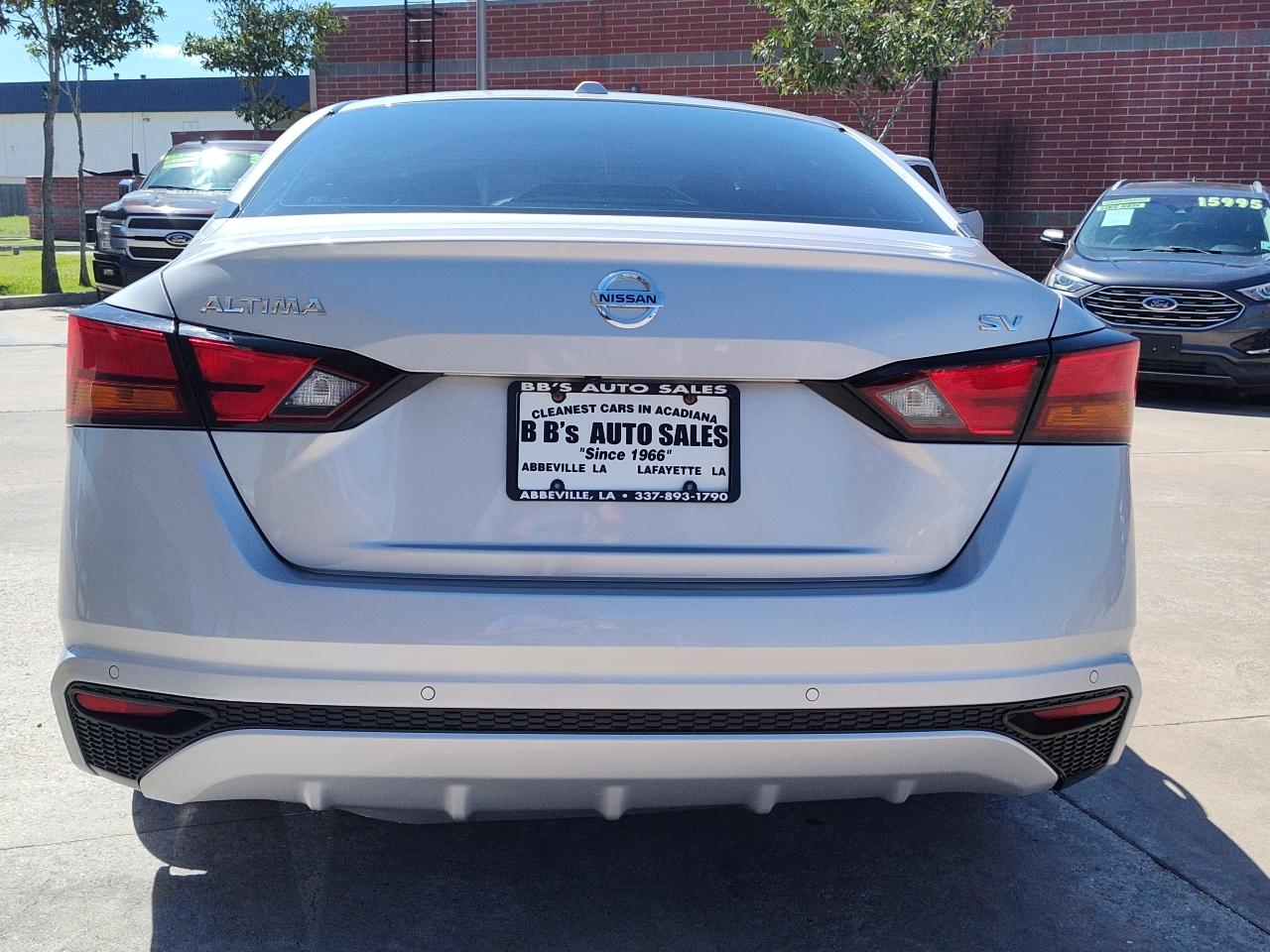 Nissan Altima 2.5 SV Sedan 2021