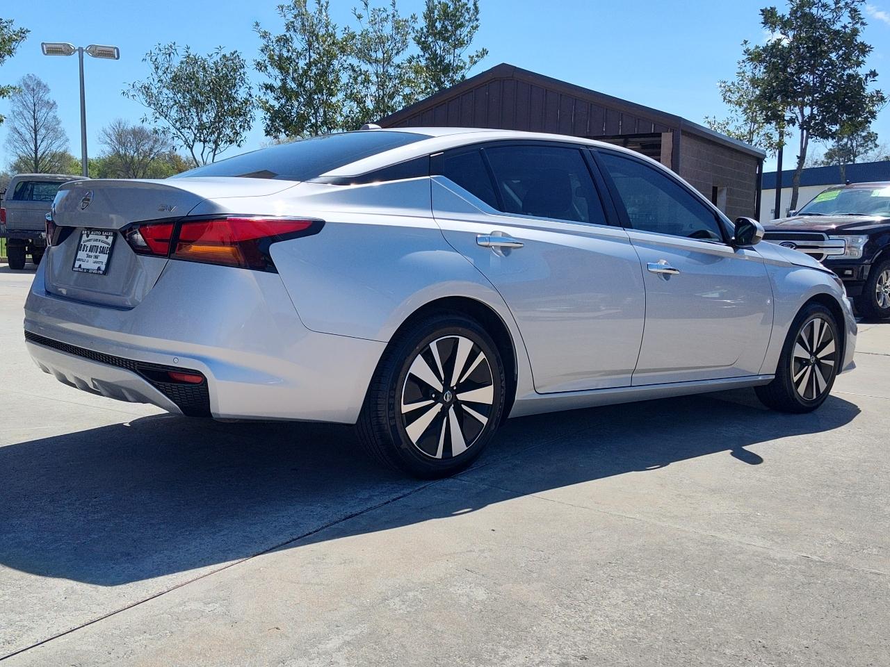 Nissan Altima 2.5 SV Sedan 2021