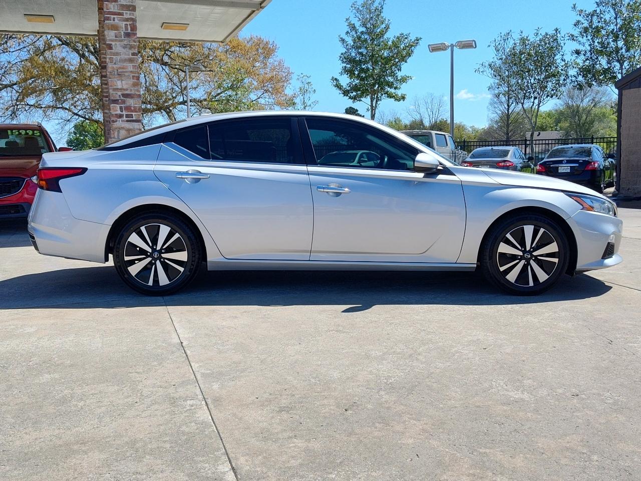 Nissan Altima 2.5 SV Sedan 2021