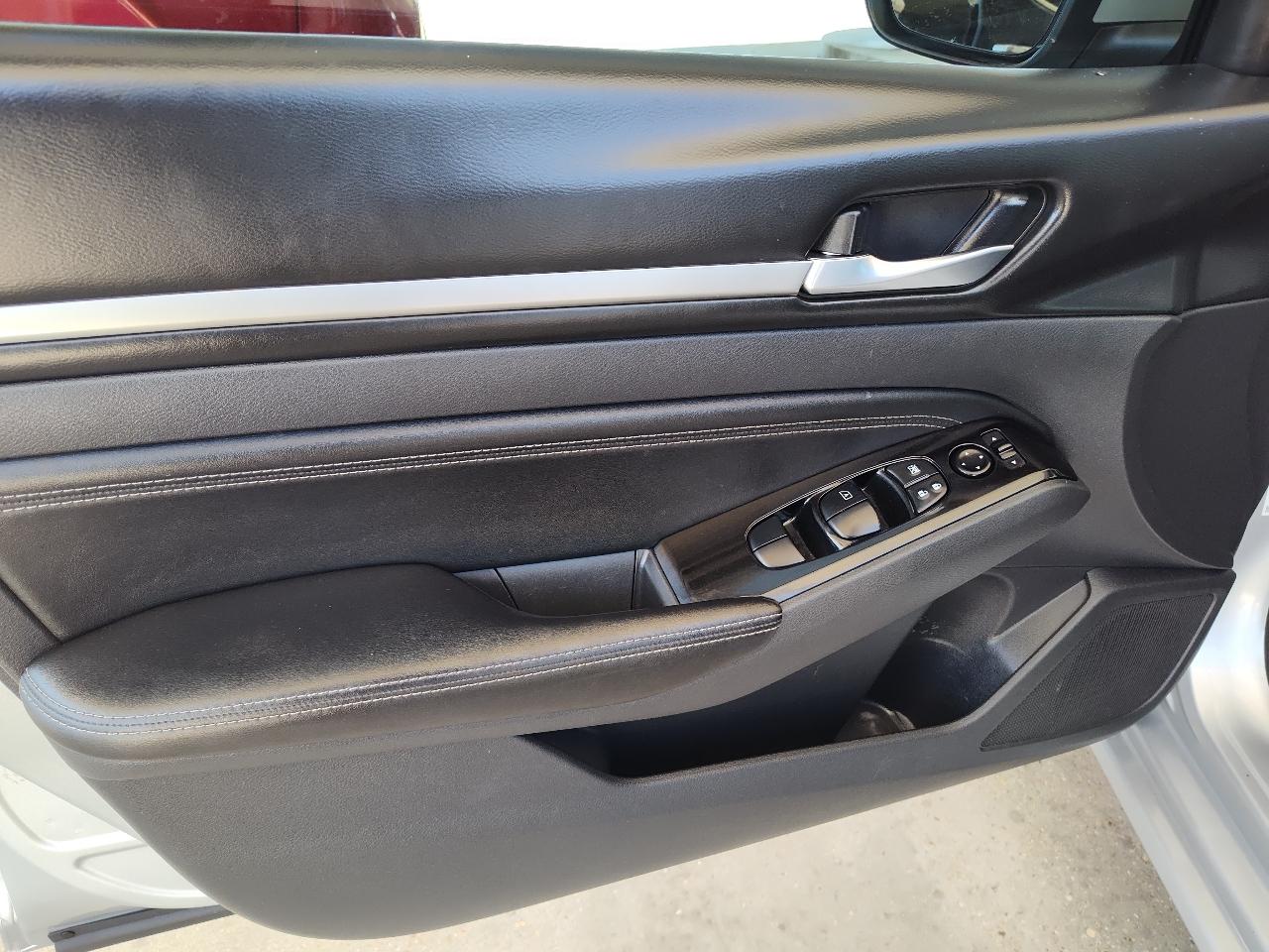 Nissan Altima 2.5 SV Sedan 2021