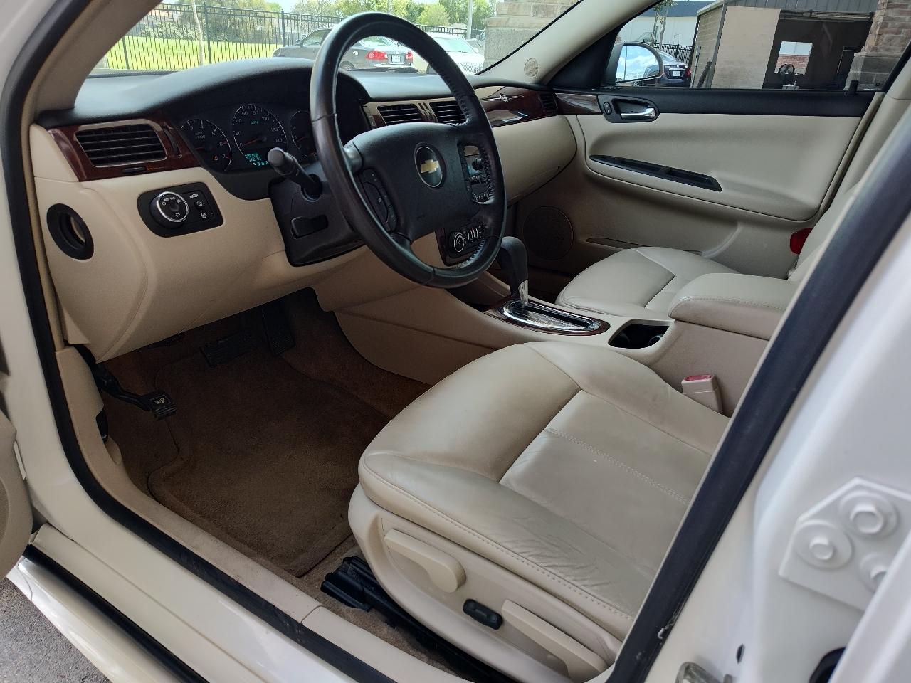 Chevrolet Impala 4dr Sdn 3.5L LT 2009