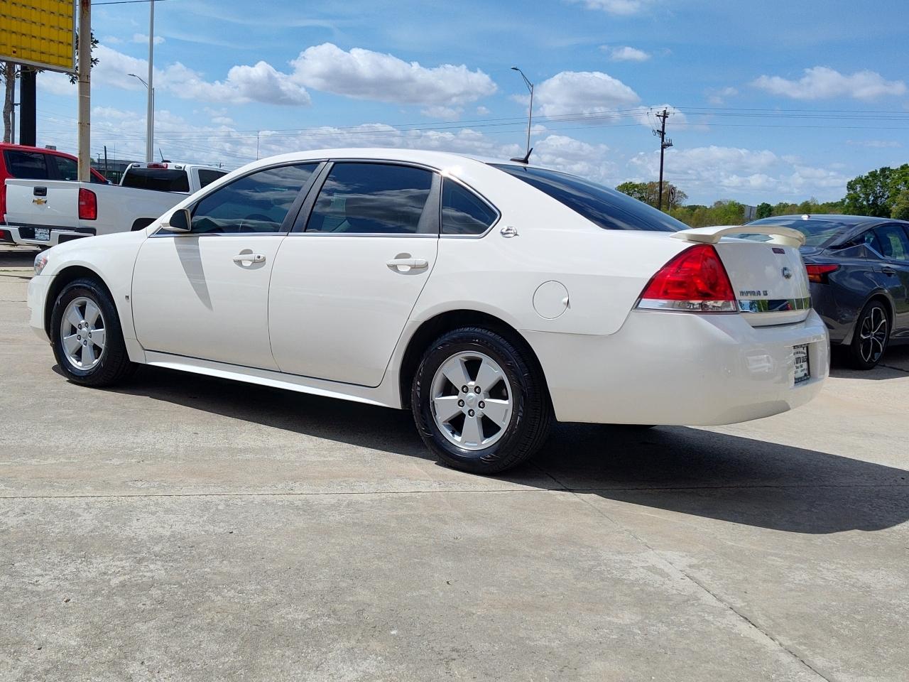 Chevrolet Impala 4dr Sdn 3.5L LT 2009
