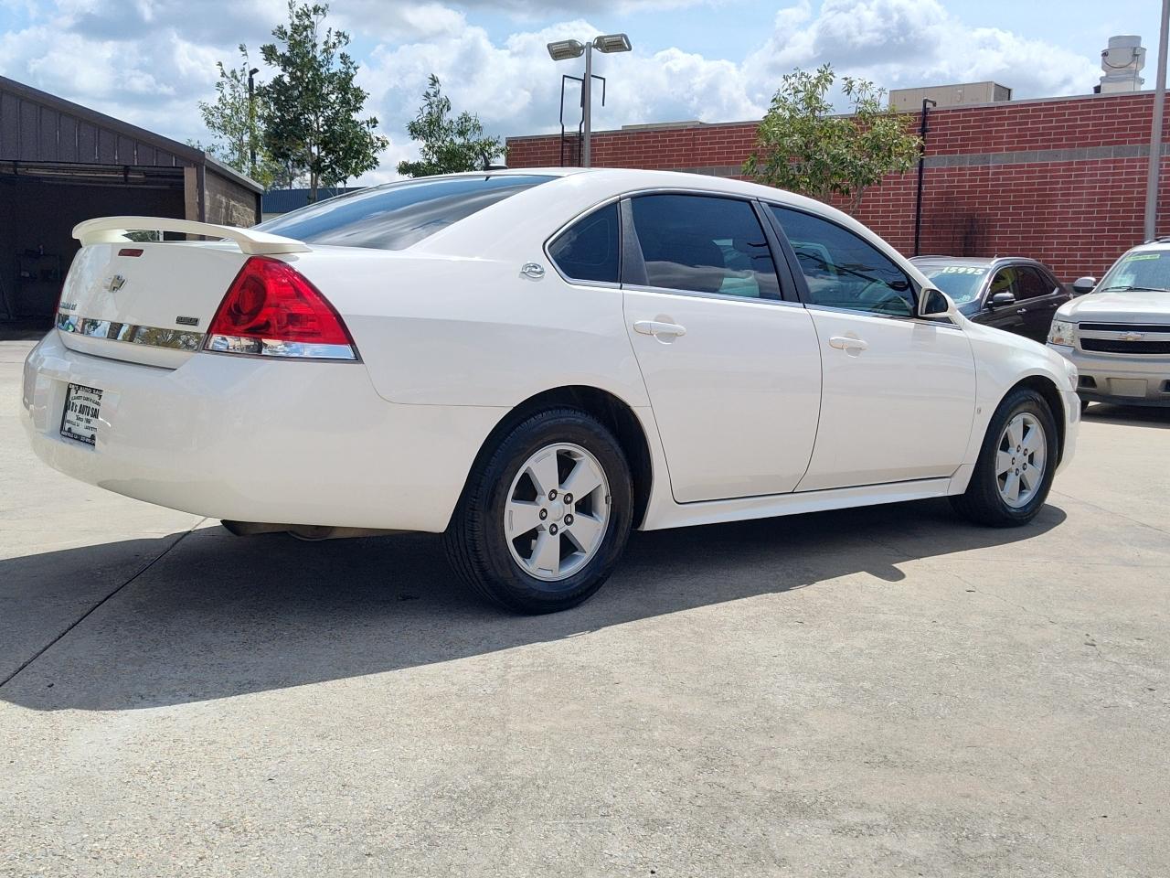 Chevrolet Impala 4dr Sdn 3.5L LT 2009