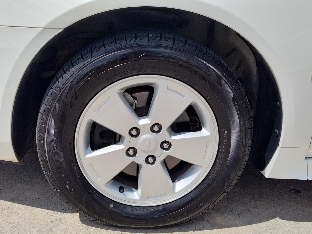 Chevrolet Impala 4dr Sdn 3.5L LT 2009