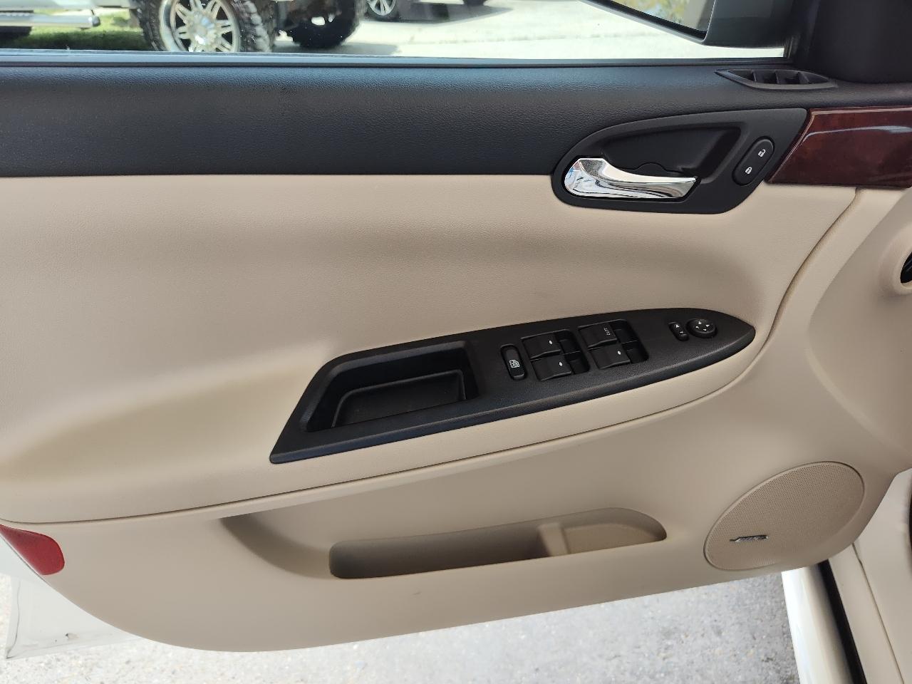 Chevrolet Impala 4dr Sdn 3.5L LT 2009