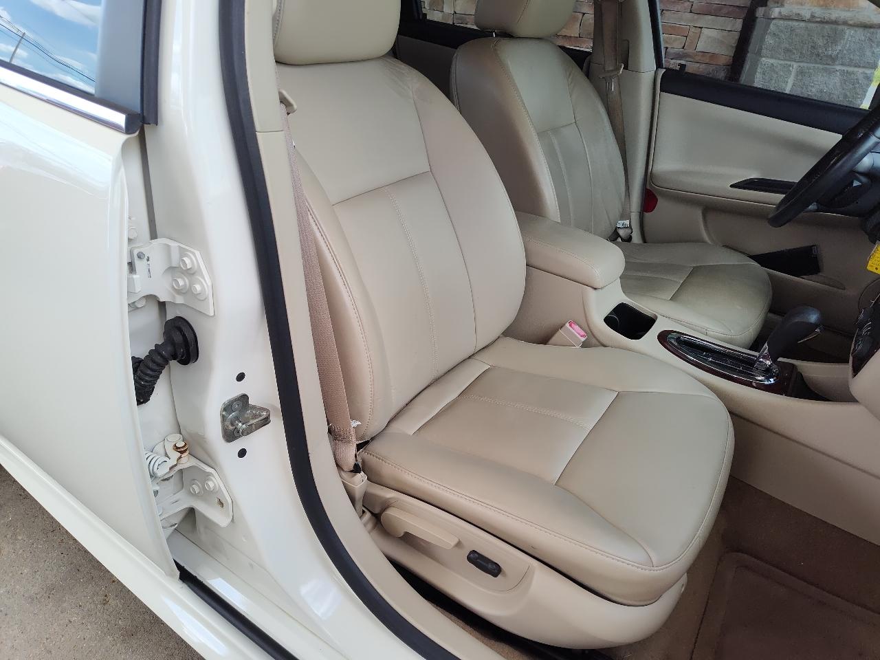 Chevrolet Impala 4dr Sdn 3.5L LT 2009