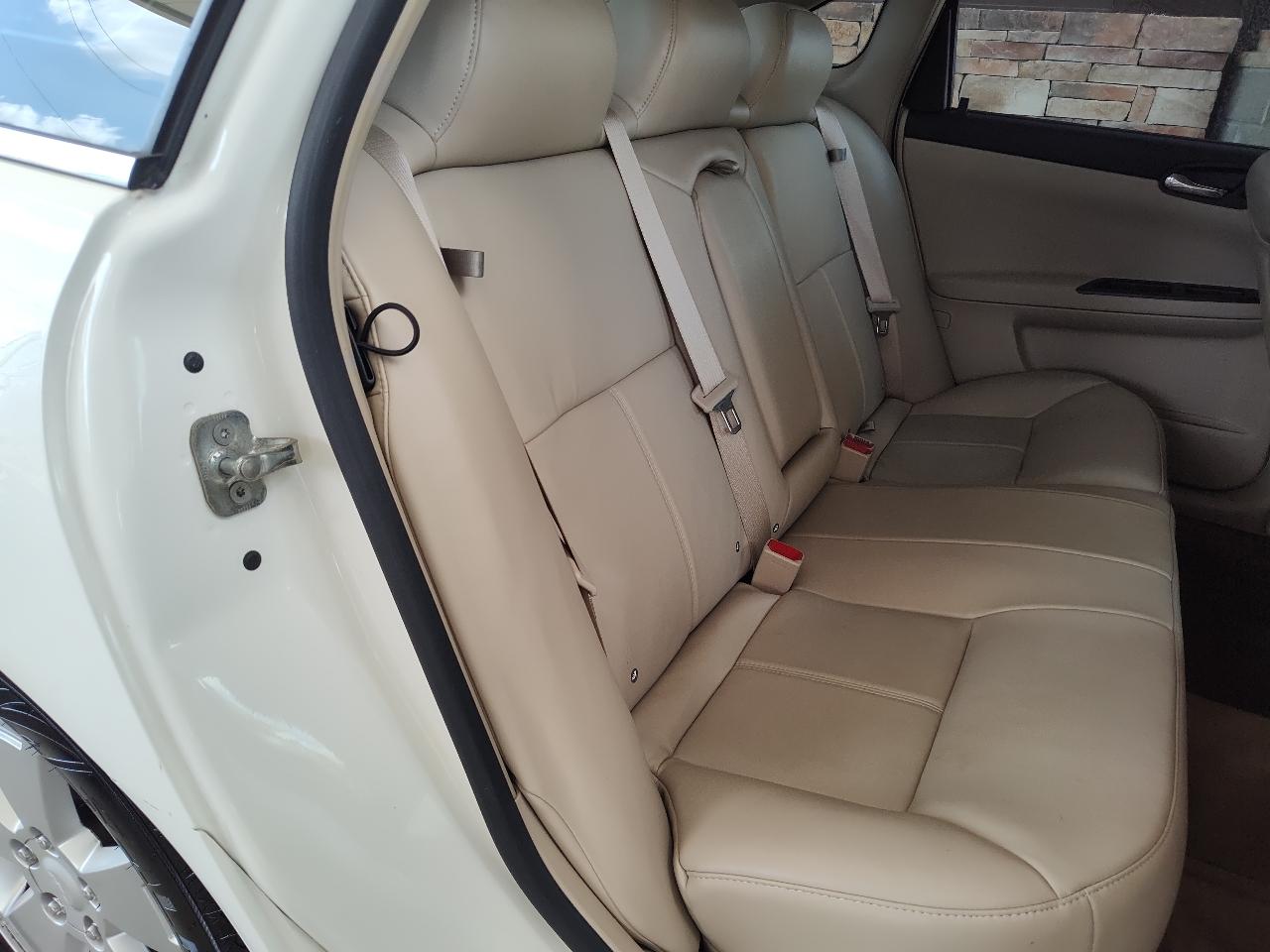 Chevrolet Impala 4dr Sdn 3.5L LT 2009