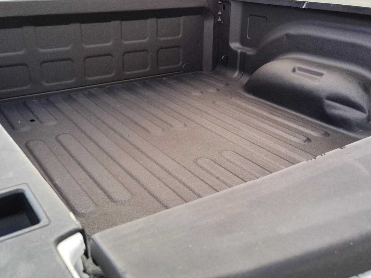 RAM 2500 SLT 4x4 Crew Cab 6'4" Box 2017