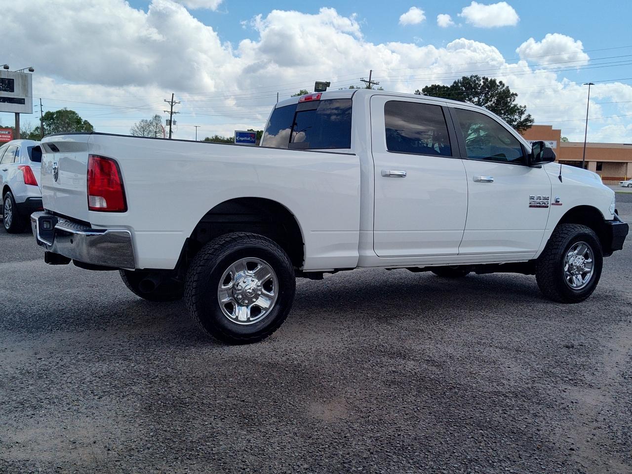 RAM 2500 SLT 4x4 Crew Cab 6'4" Box 2017