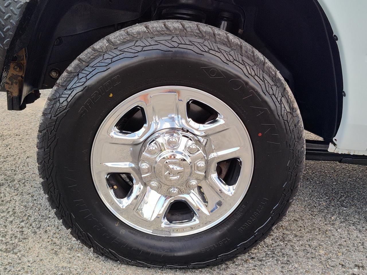 RAM 2500 SLT 4x4 Crew Cab 6'4" Box 2017