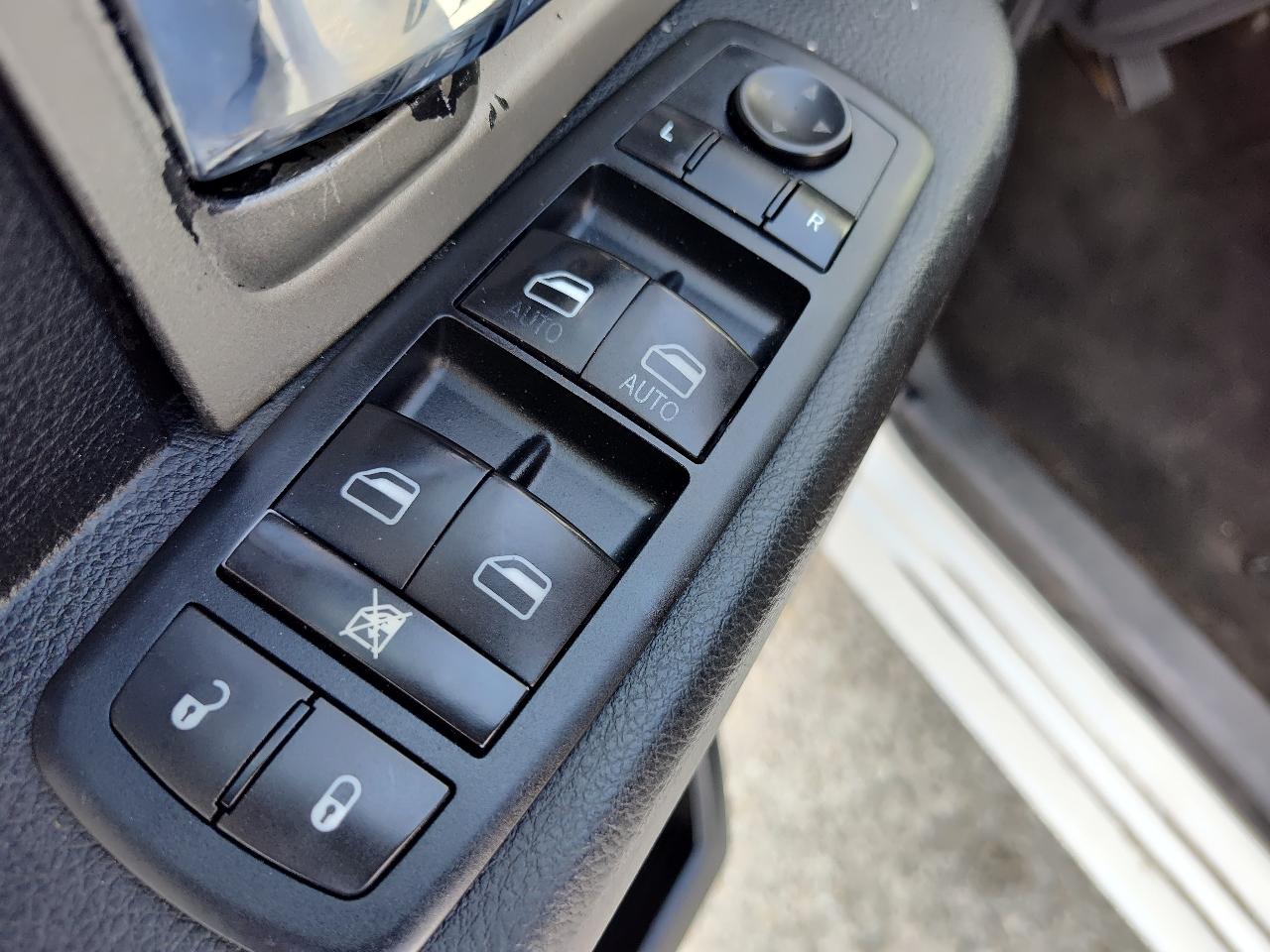 RAM 2500 SLT 4x4 Crew Cab 6'4" Box 2017