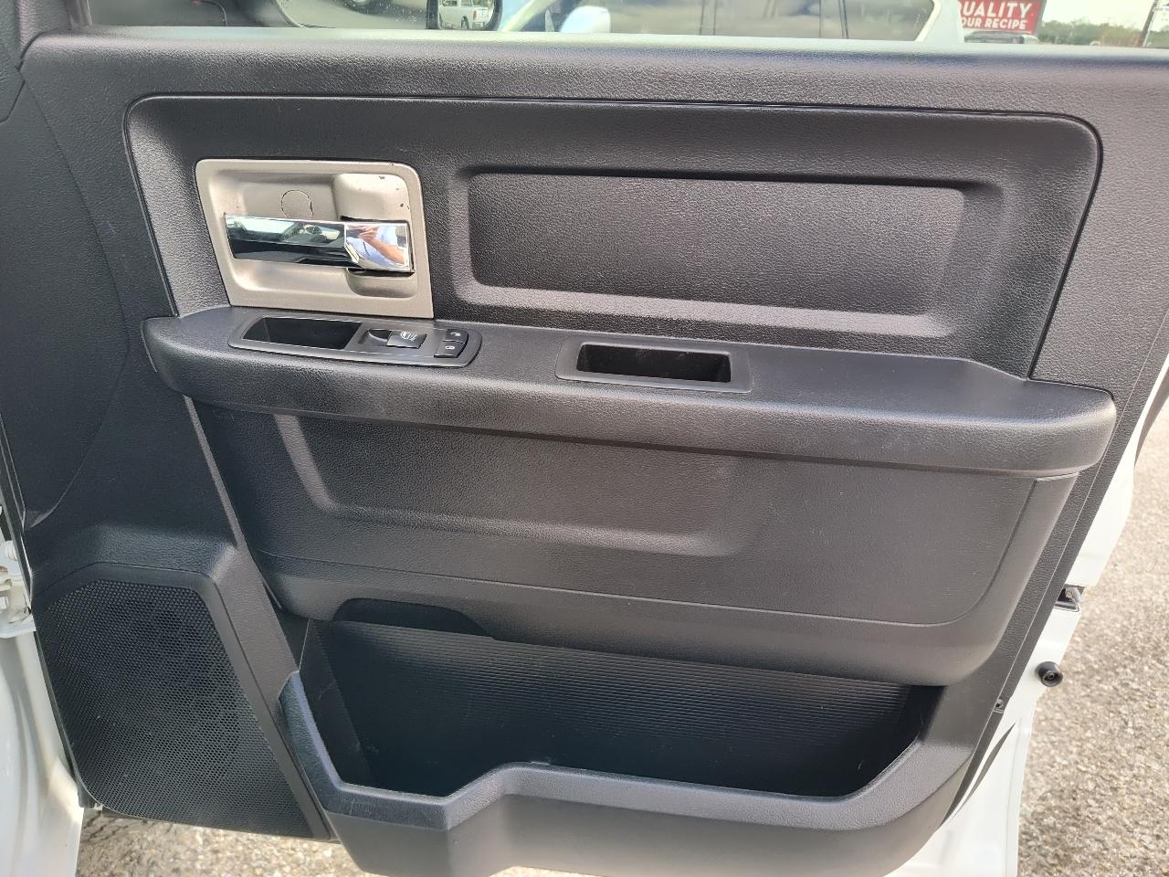 RAM 2500 SLT 4x4 Crew Cab 6'4" Box 2017