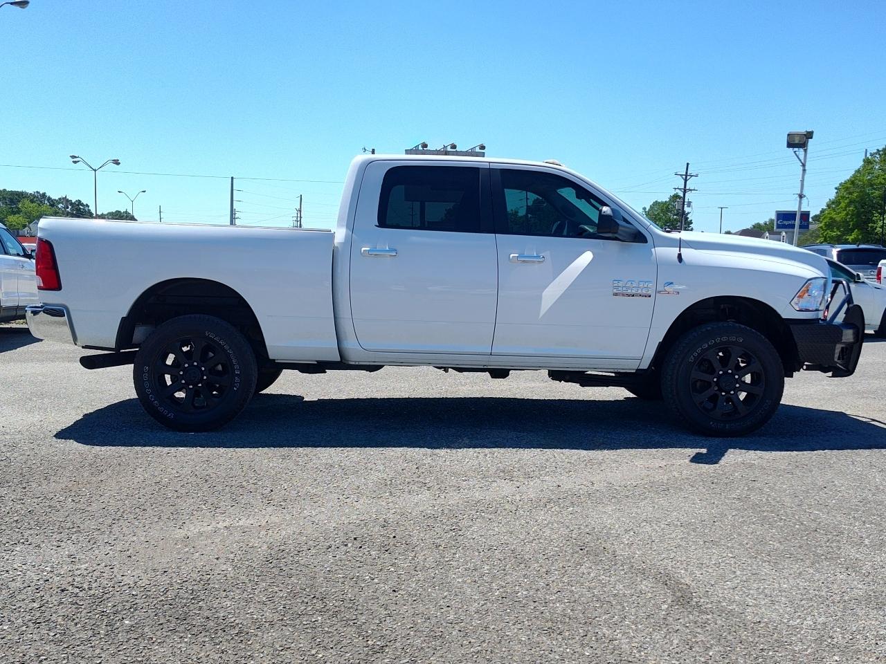 RAM 2500 SLT 4x4 Crew Cab 6'4" Box 2017