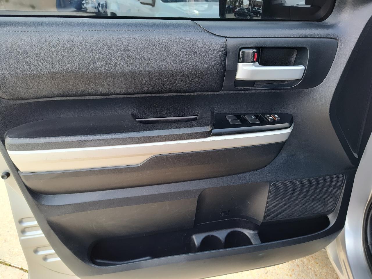 Toyota Tundra 2WD Truck CrewMax 4.6L V8 6-Spd AT SR5 (Natl) 2014