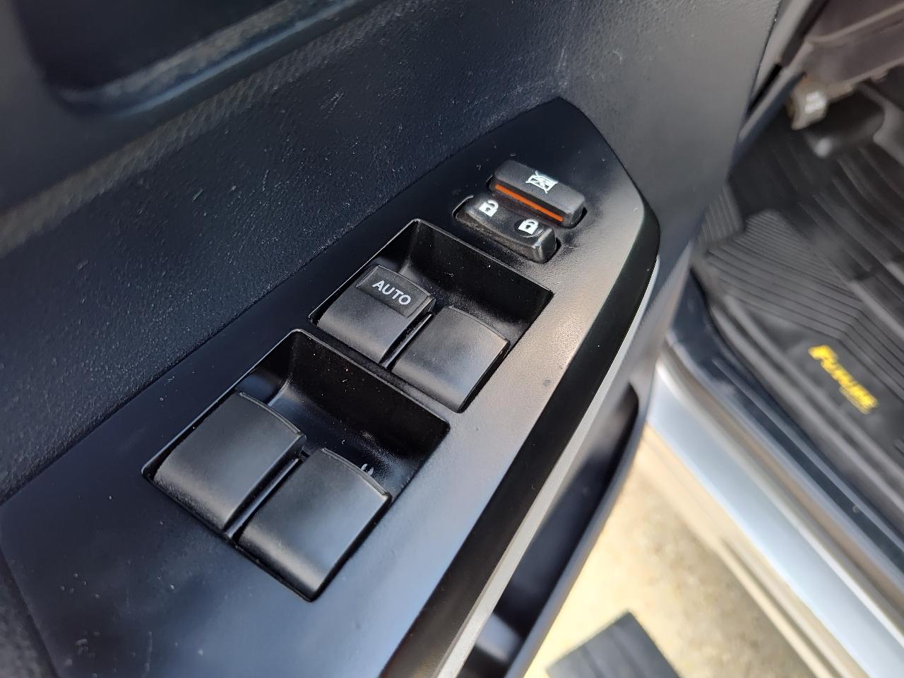 Toyota Tundra 2WD Truck CrewMax 4.6L V8 6-Spd AT SR5 (Natl) 2014