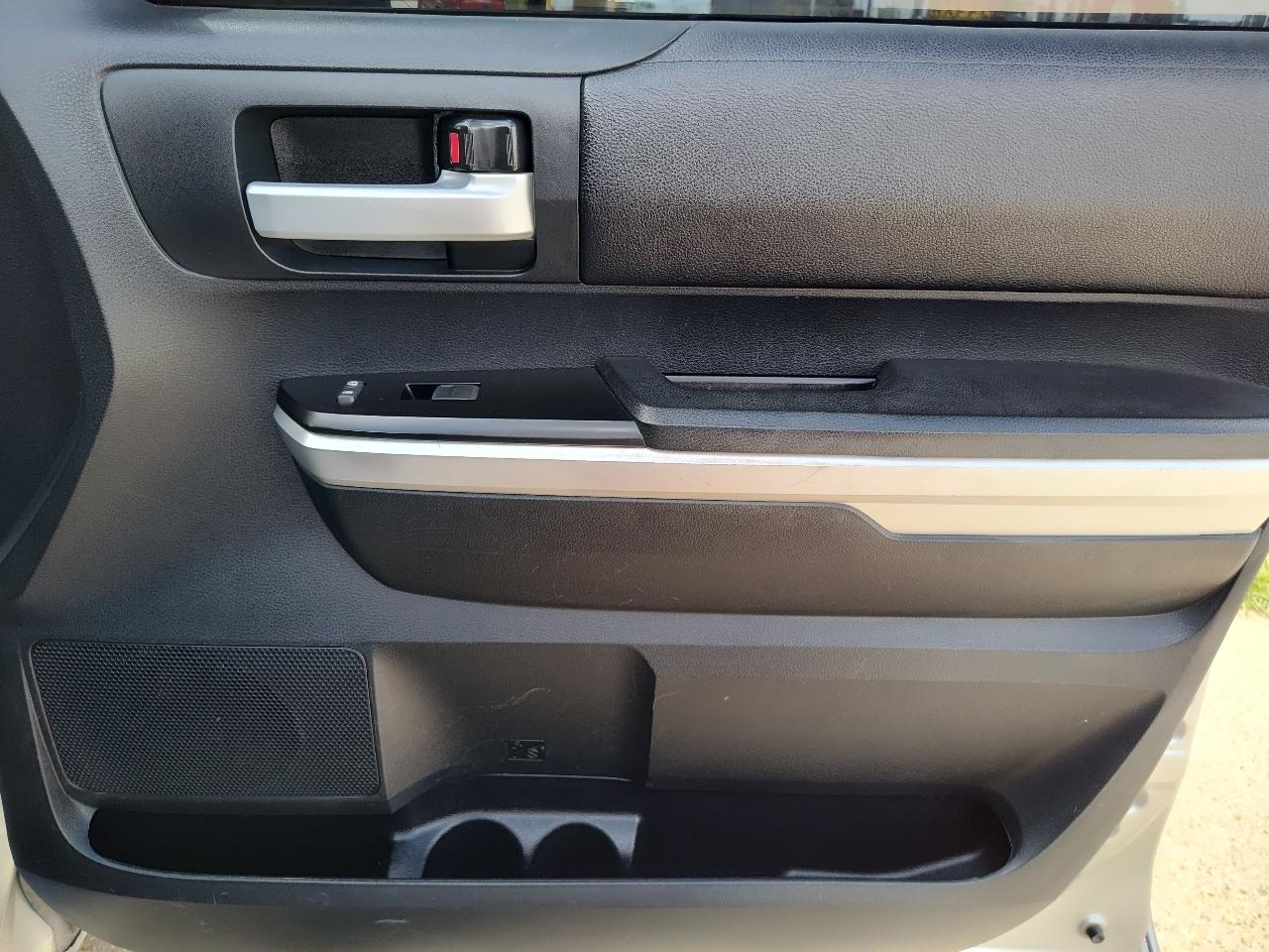 Toyota Tundra 2WD Truck CrewMax 4.6L V8 6-Spd AT SR5 (Natl) 2014