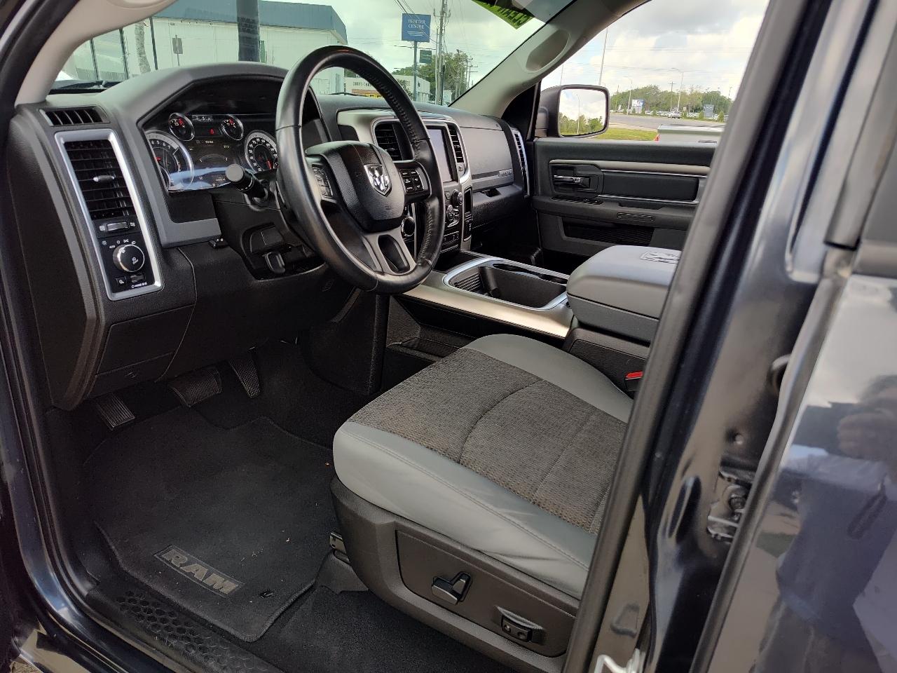 RAM 1500 Classic Lone Star 4x2 Crew Cab 5'7" Box 2019