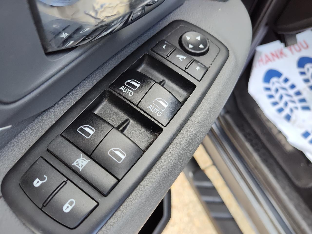 RAM 1500 Classic Lone Star 4x2 Crew Cab 5'7" Box 2019