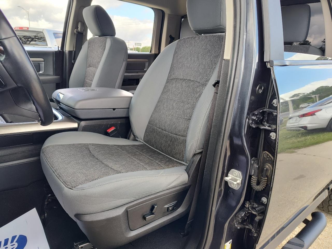 RAM 1500 Classic Lone Star 4x2 Crew Cab 5'7" Box 2019