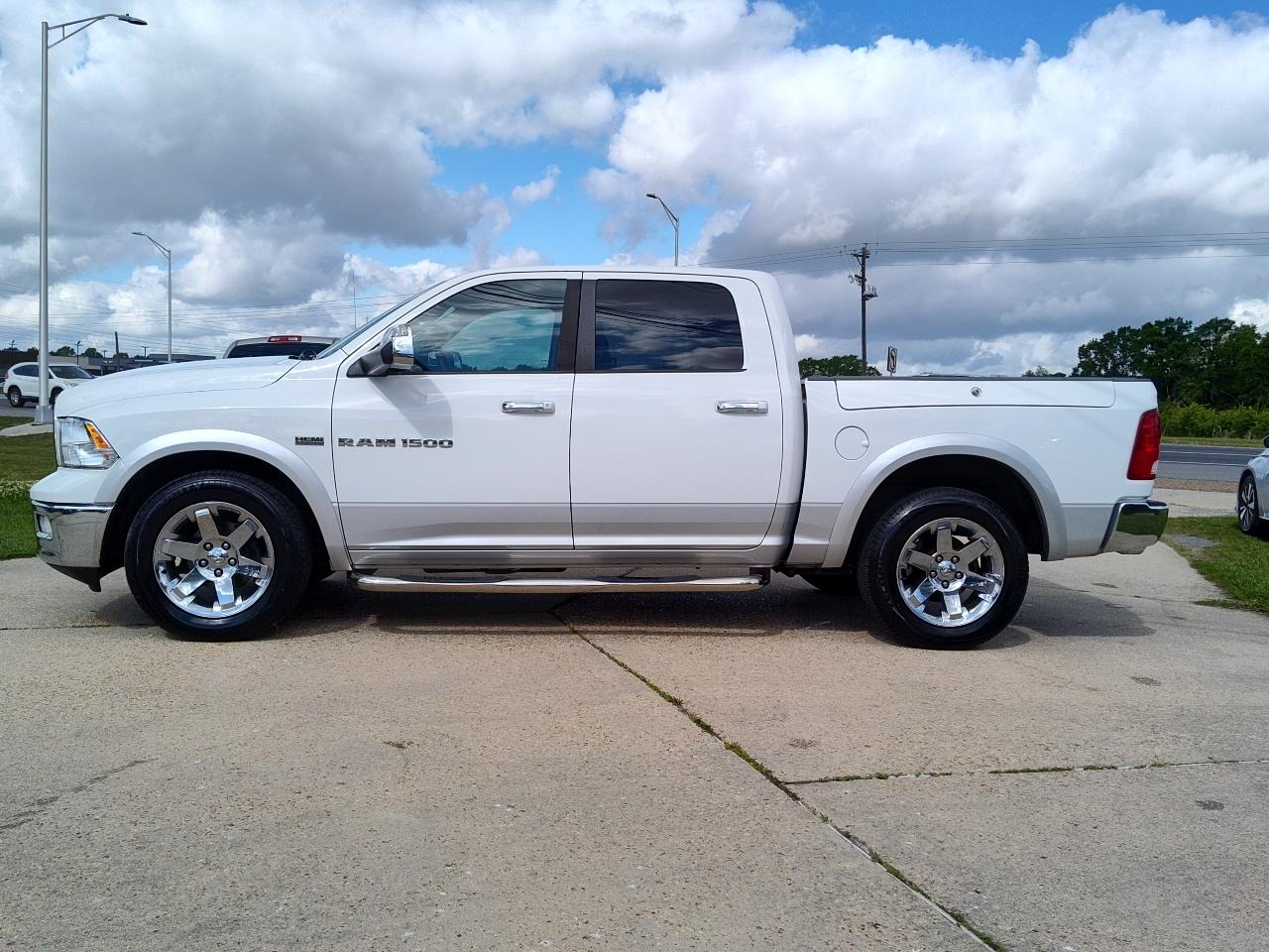 RAM 1500 4WD Crew Cab 140.5" Laramie 2012
