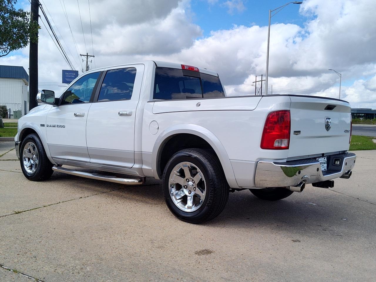 RAM 1500 4WD Crew Cab 140.5" Laramie 2012