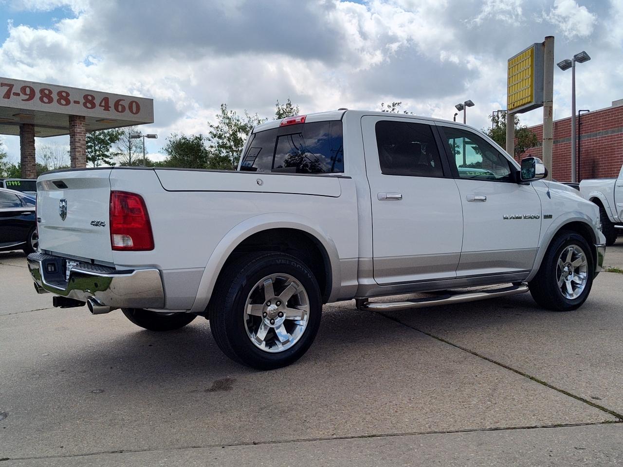 RAM 1500 4WD Crew Cab 140.5" Laramie 2012
