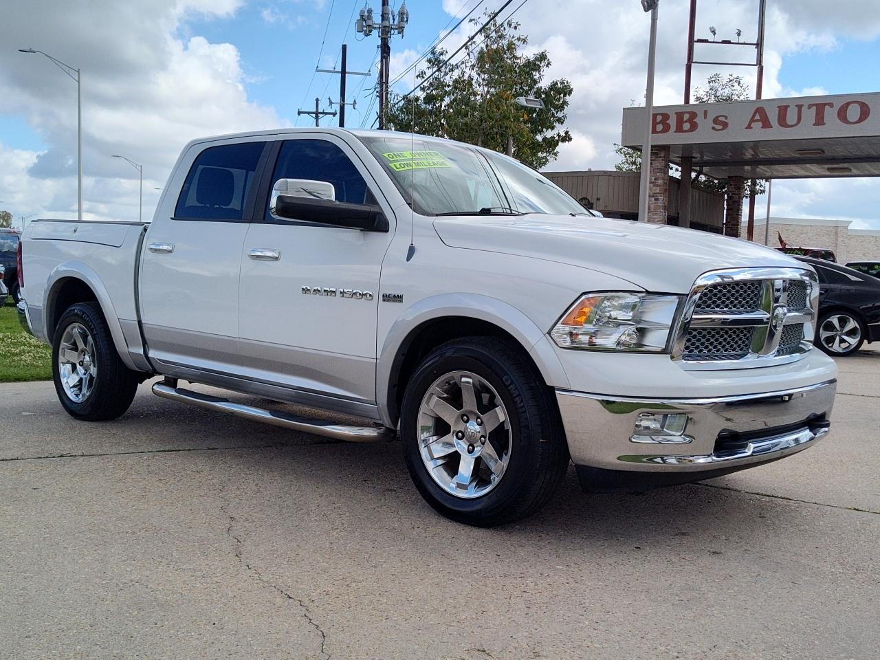 RAM 1500 4WD Crew Cab 140.5" Laramie 2012