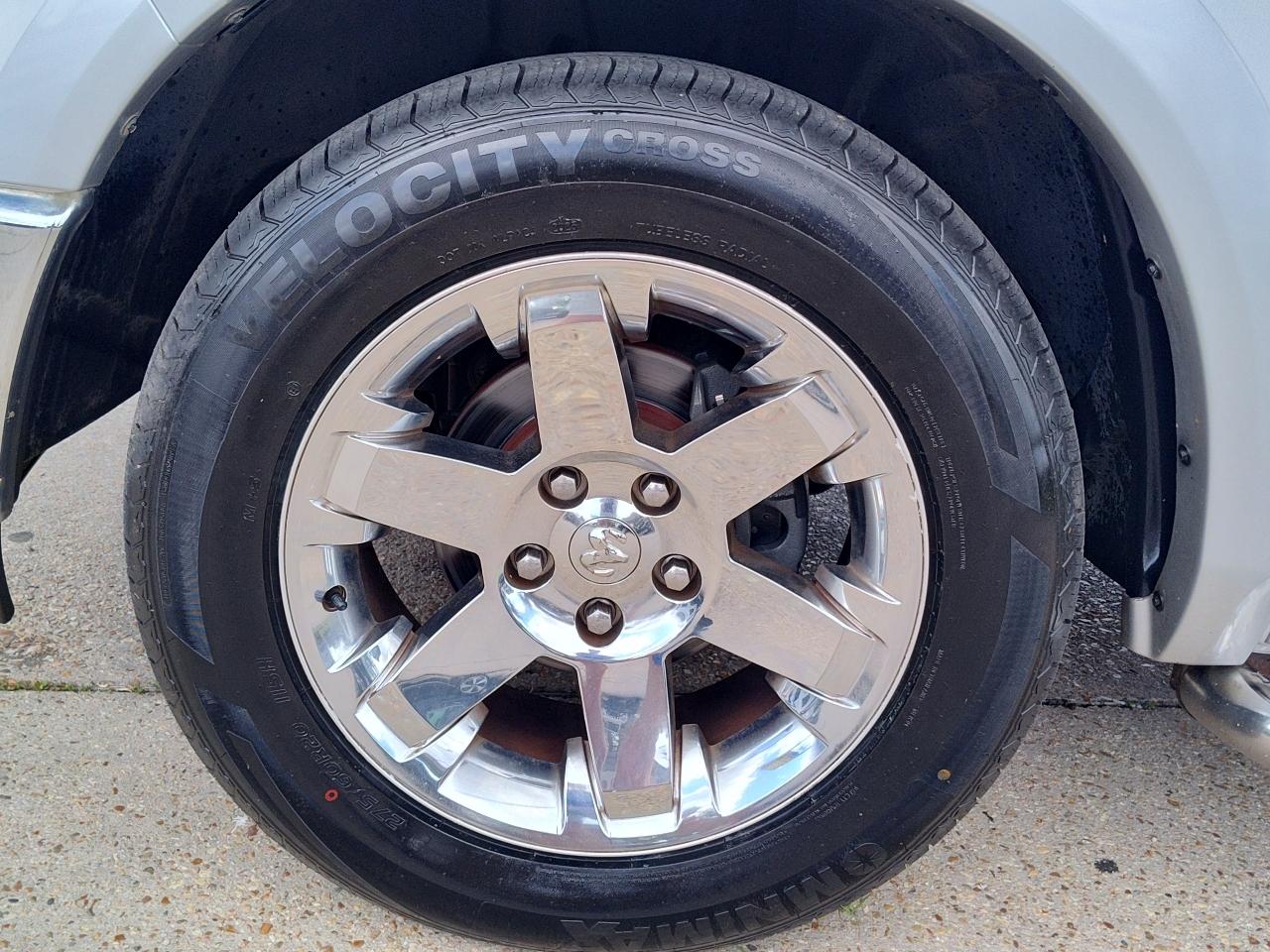 RAM 1500 4WD Crew Cab 140.5" Laramie 2012