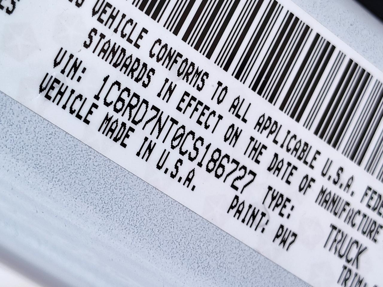 RAM 1500 4WD Crew Cab 140.5" Laramie 2012