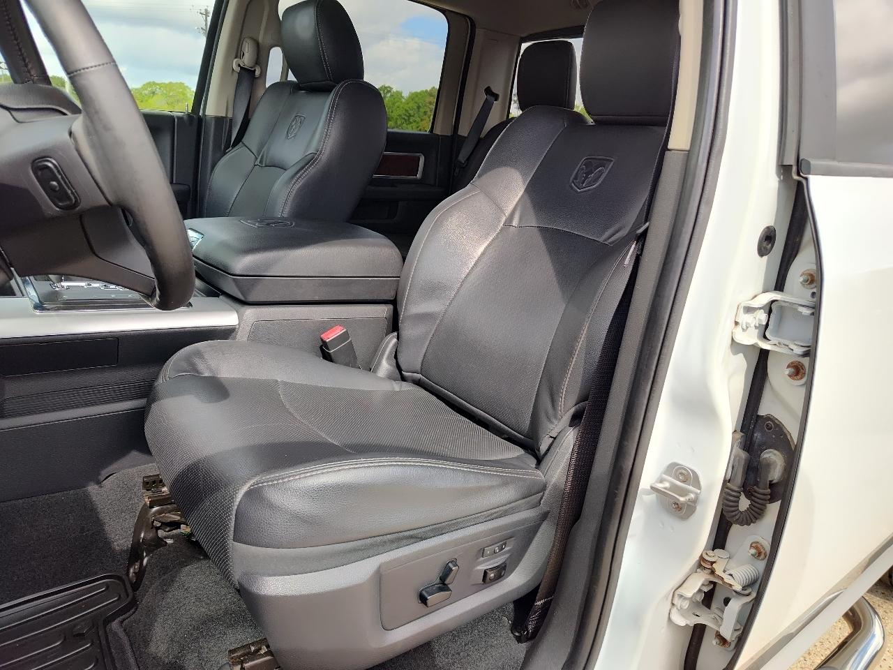 RAM 1500 4WD Crew Cab 140.5" Laramie 2012