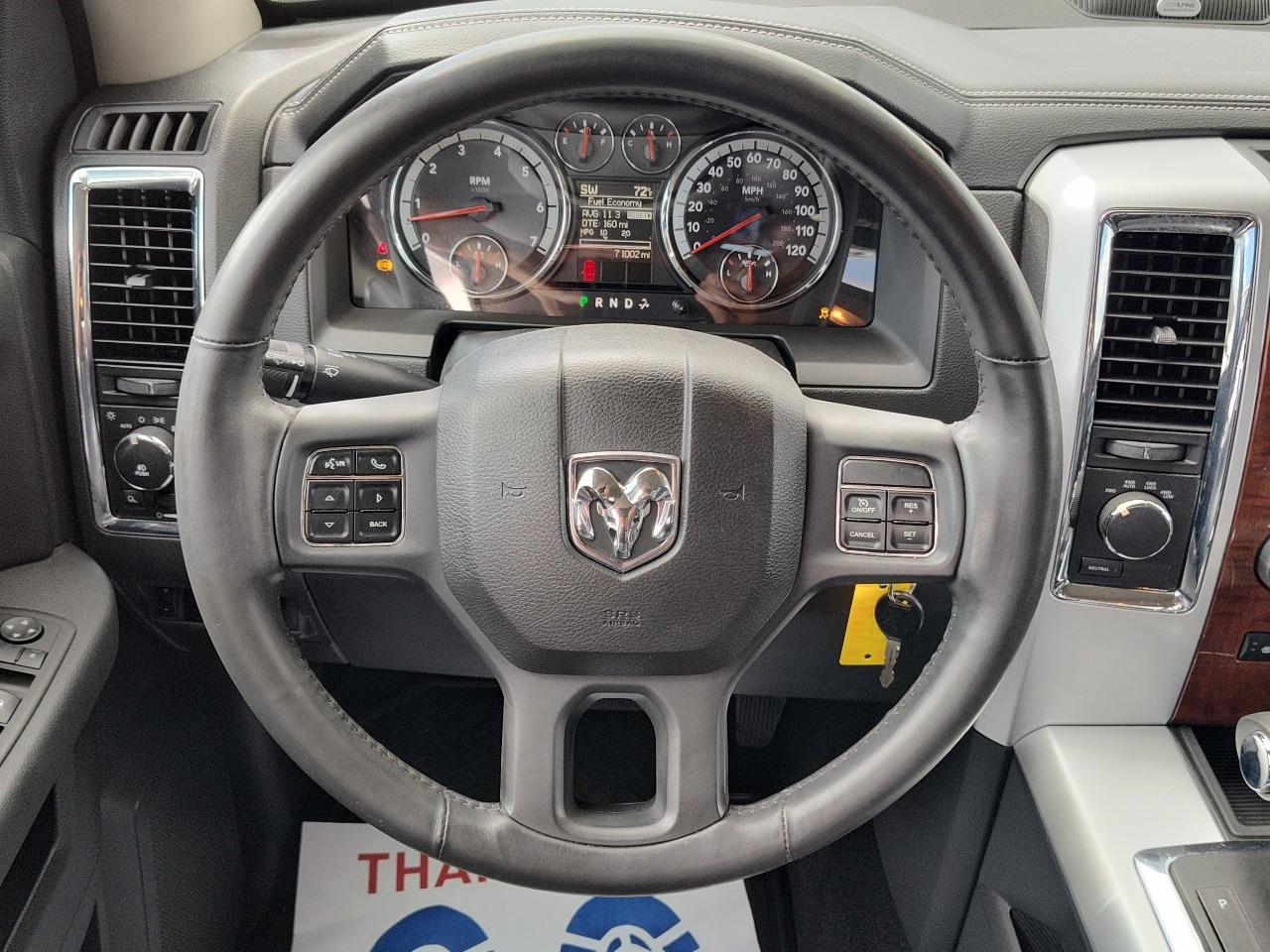 RAM 1500 4WD Crew Cab 140.5" Laramie 2012