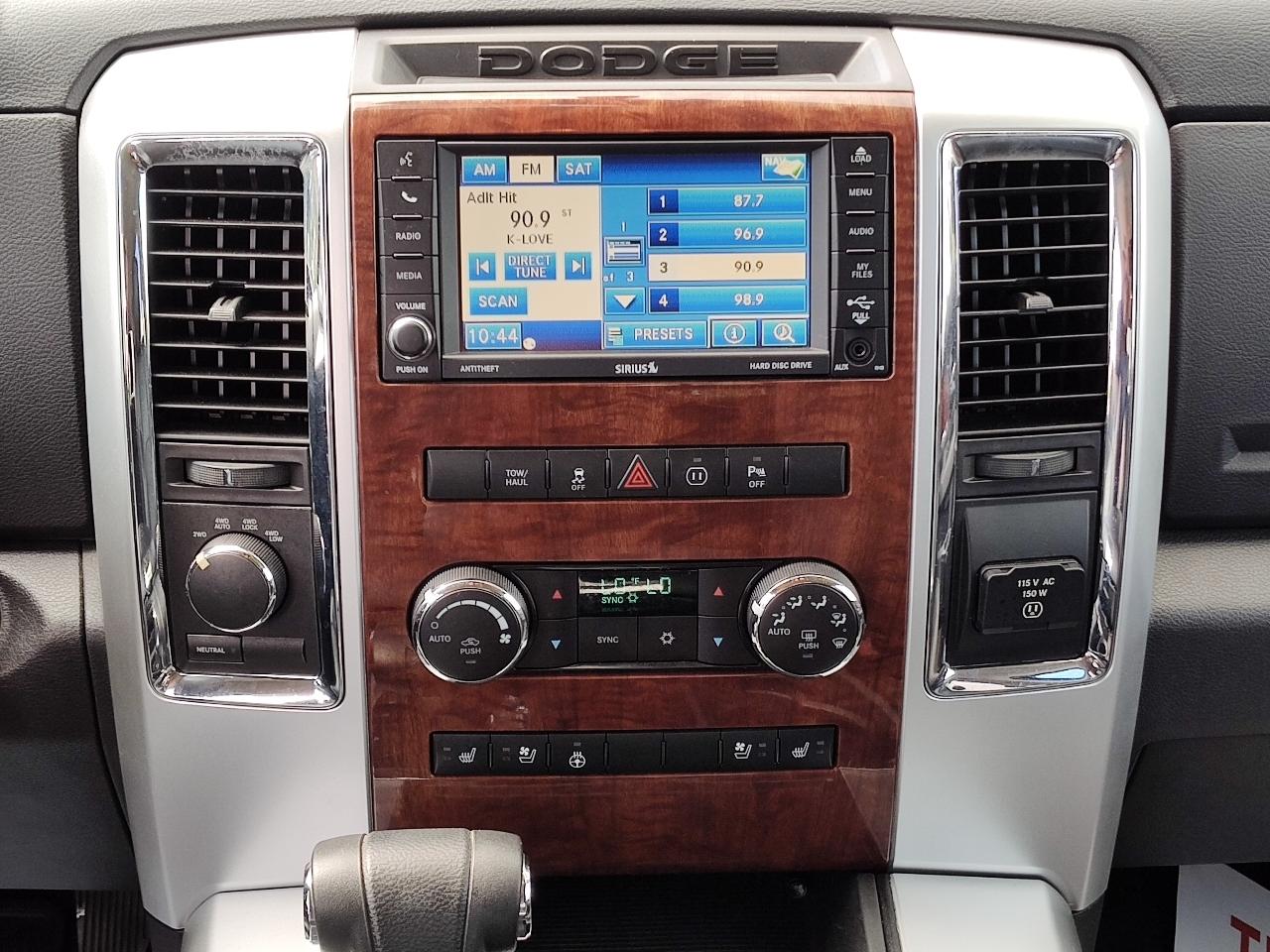 RAM 1500 4WD Crew Cab 140.5" Laramie 2012