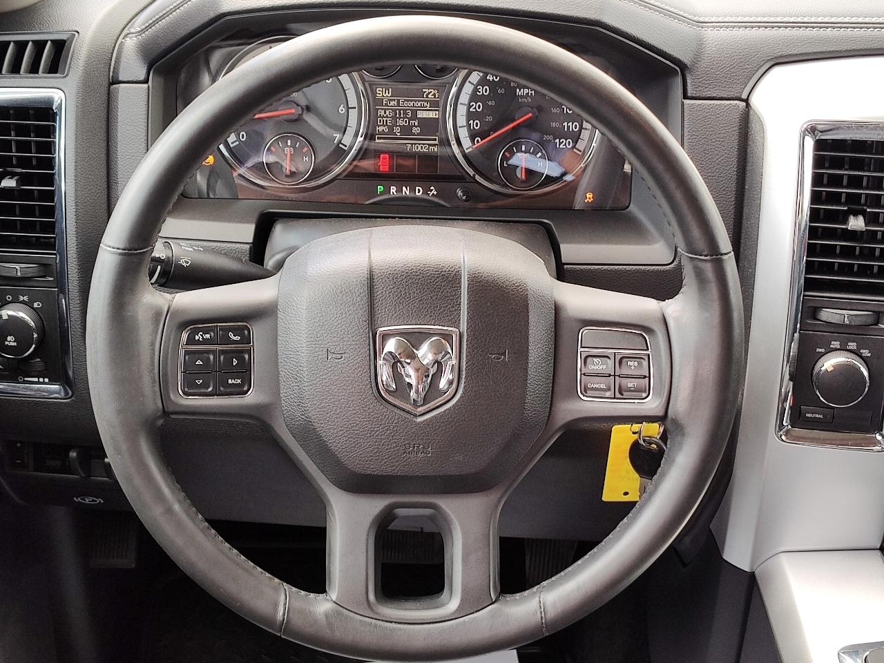 RAM 1500 4WD Crew Cab 140.5" Laramie 2012