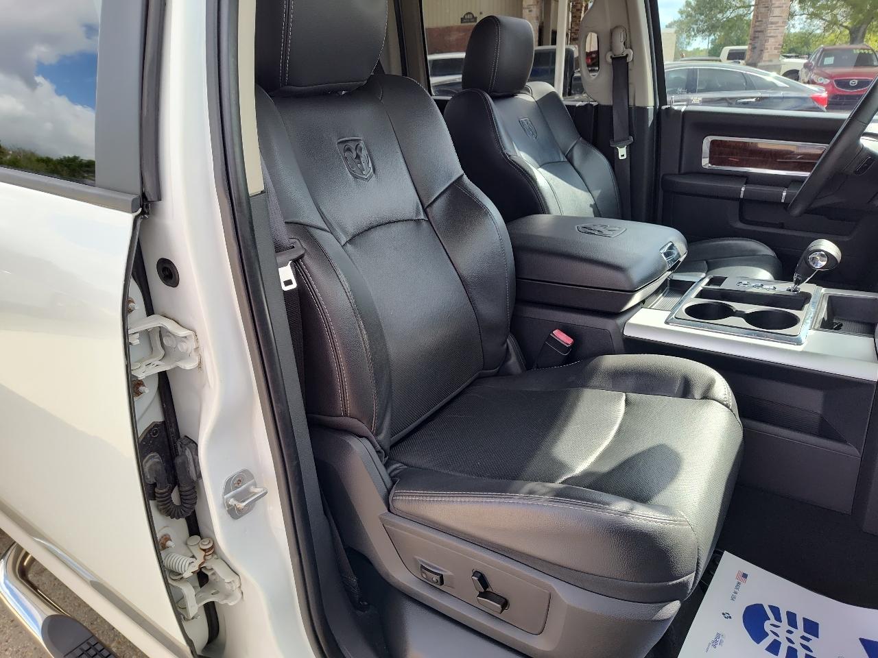 RAM 1500 4WD Crew Cab 140.5" Laramie 2012