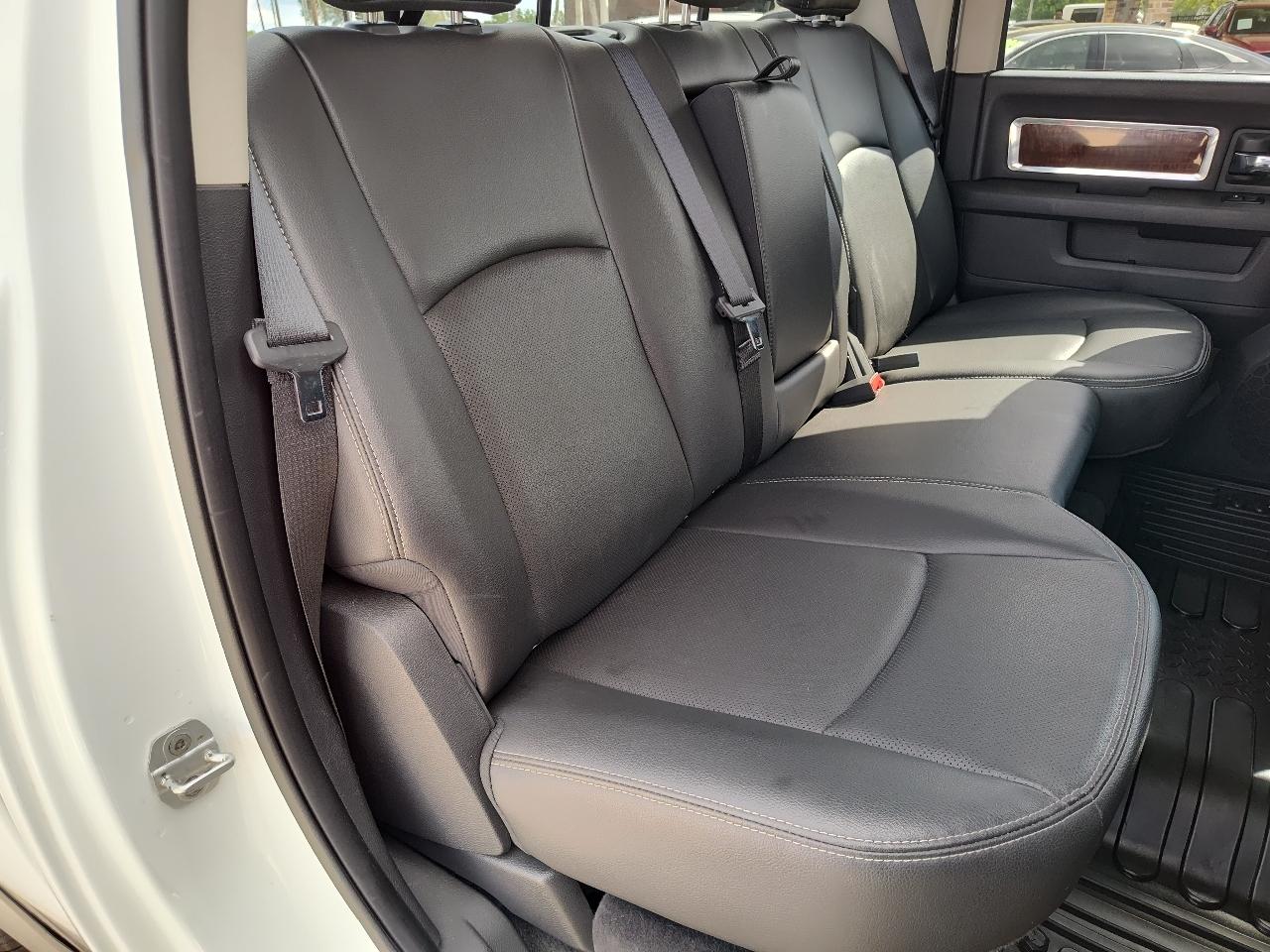 RAM 1500 4WD Crew Cab 140.5" Laramie 2012