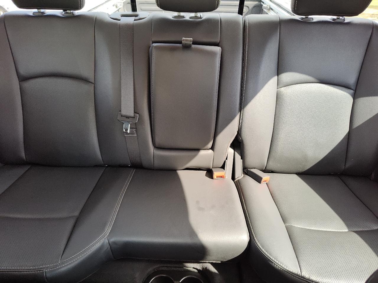 RAM 1500 4WD Crew Cab 140.5" Laramie 2012