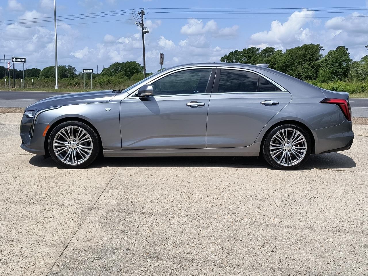 Cadillac CT4 4dr Sdn Premium Luxury 2021