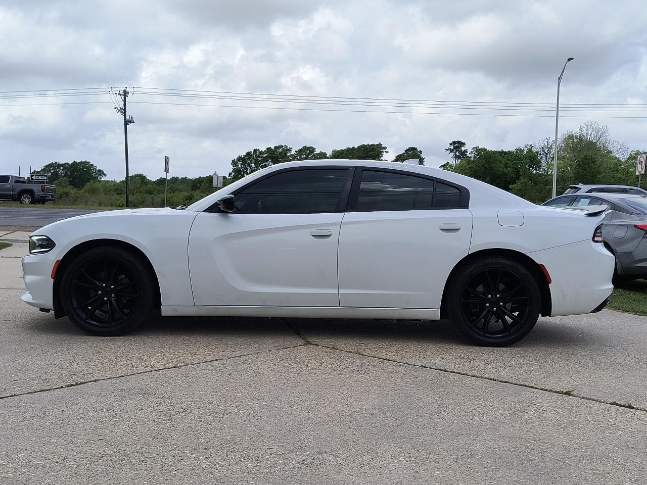 Dodge Charger 4dr Sdn SXT RWD 2016