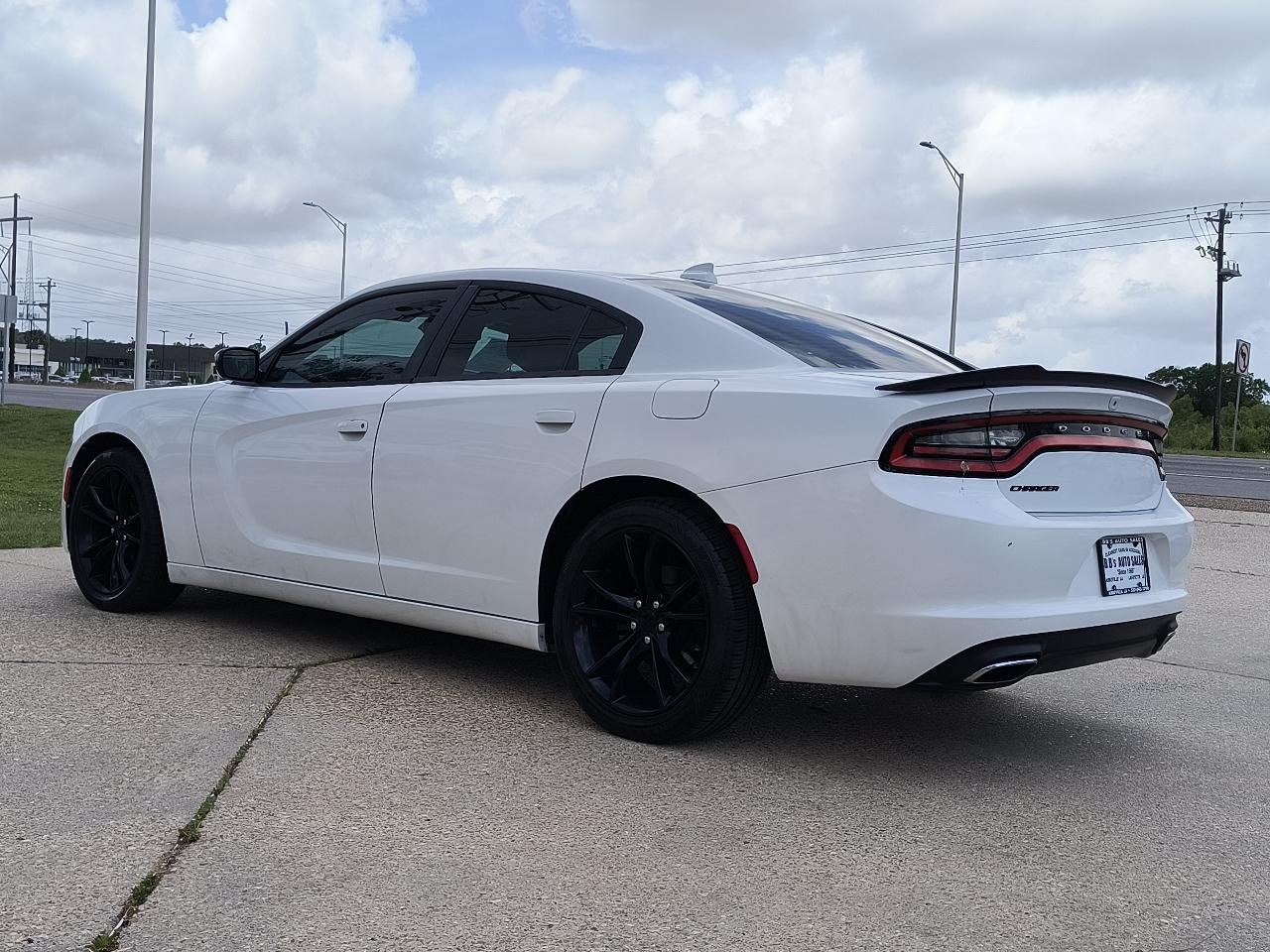 Dodge Charger 4dr Sdn SXT RWD 2016