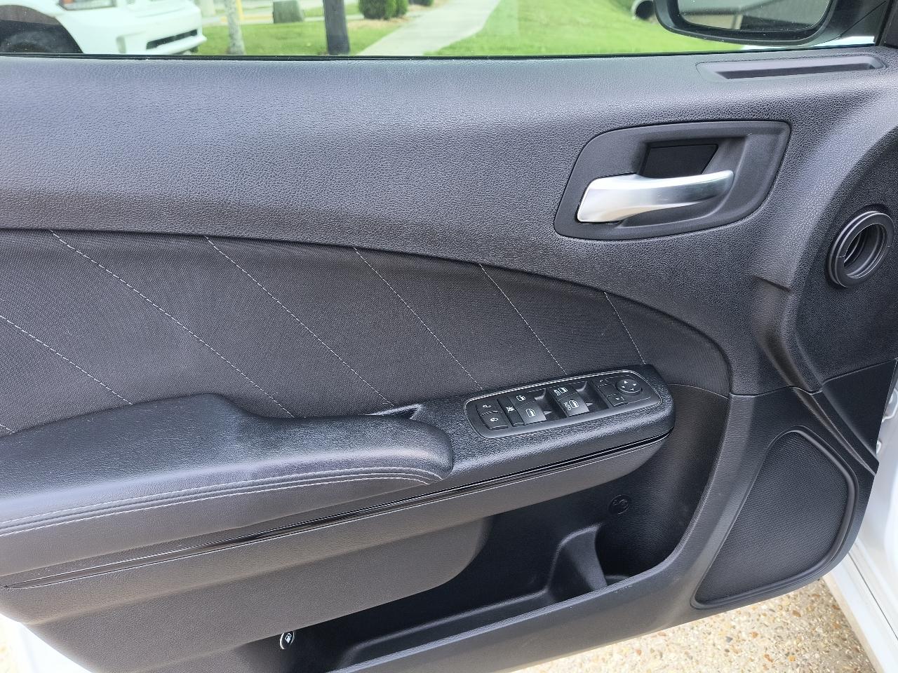 Dodge Charger 4dr Sdn SXT RWD 2016