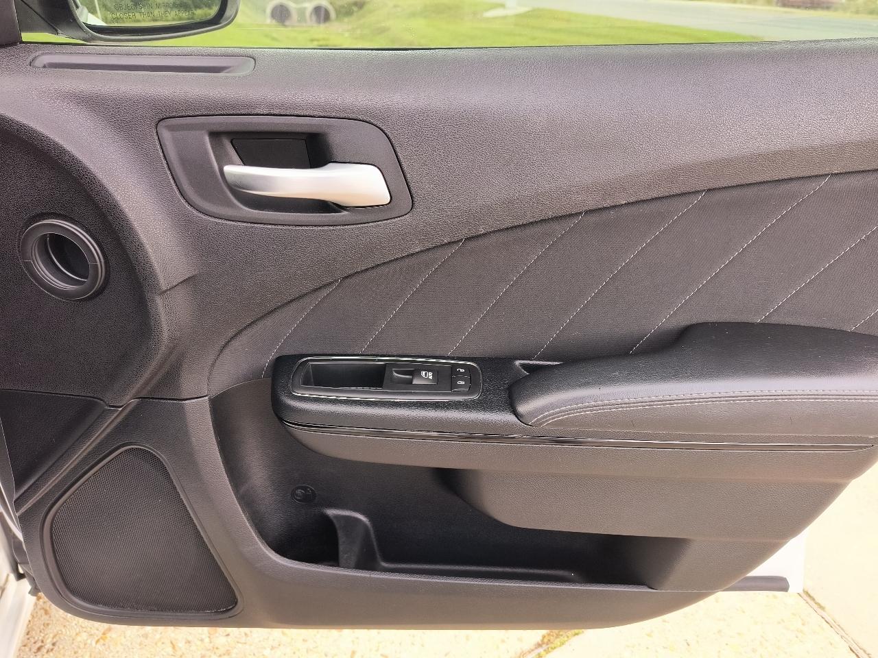 Dodge Charger 4dr Sdn SXT RWD 2016