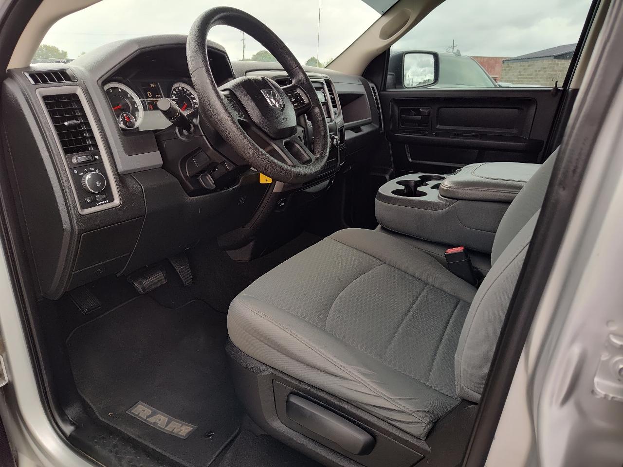RAM 1500 4WD Quad Cab 140.5" Express 2014