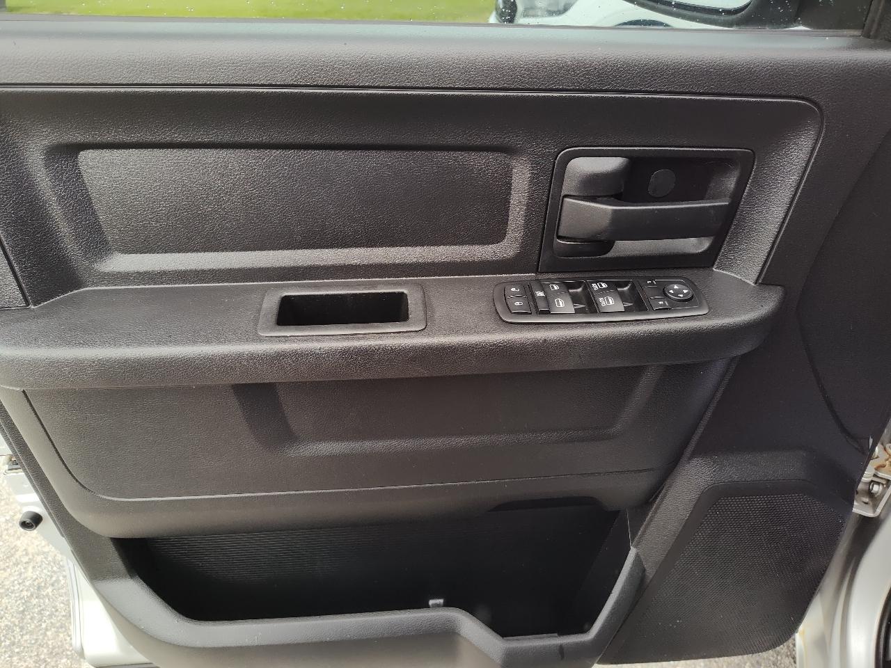 RAM 1500 4WD Quad Cab 140.5" Express 2014