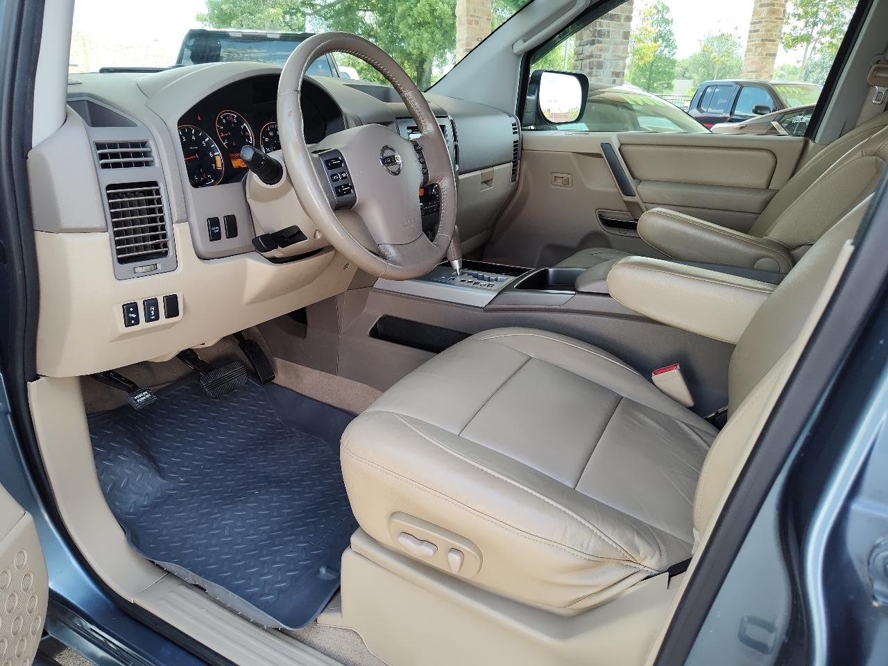Nissan Titan 2WD Crew Cab SWB LE 2010