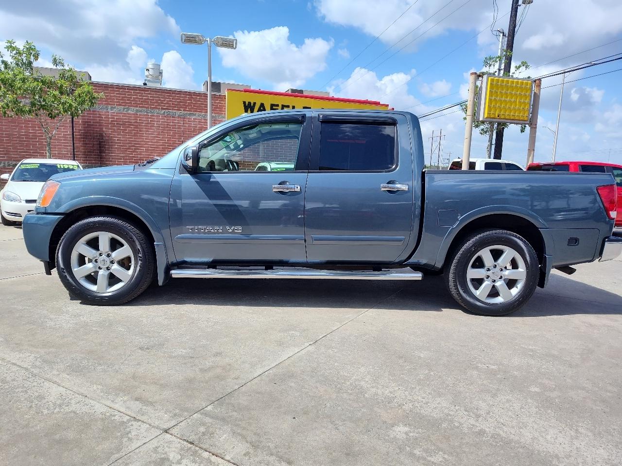 Nissan Titan 2WD Crew Cab SWB LE 2010