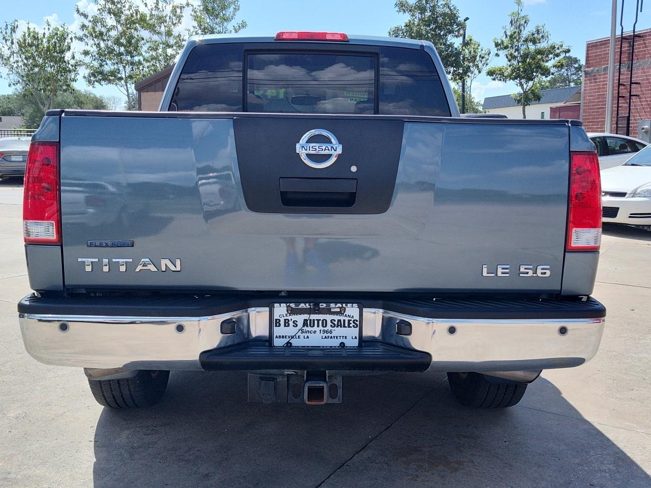 Nissan Titan 2WD Crew Cab SWB LE 2010
