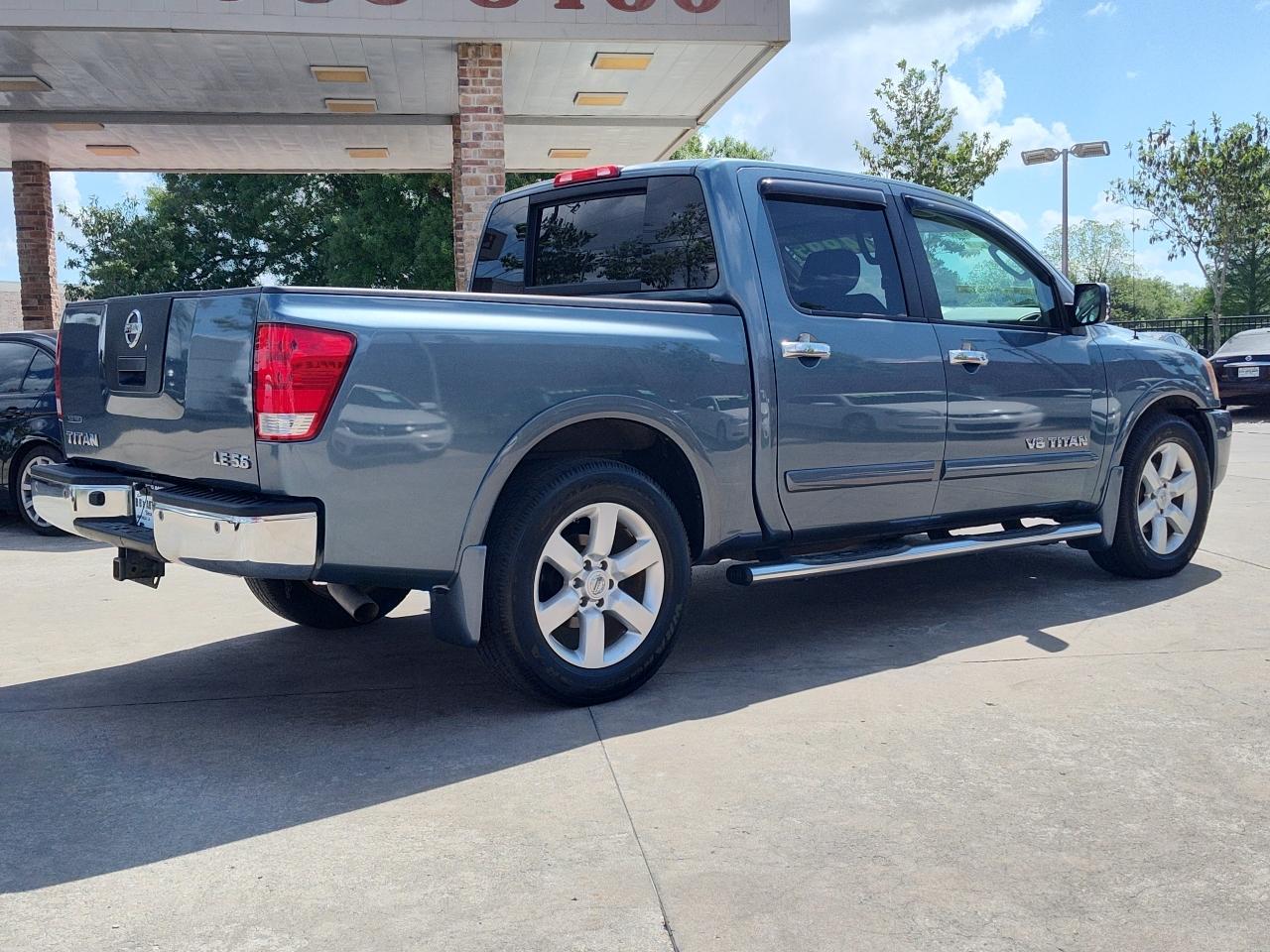 Nissan Titan 2WD Crew Cab SWB LE 2010